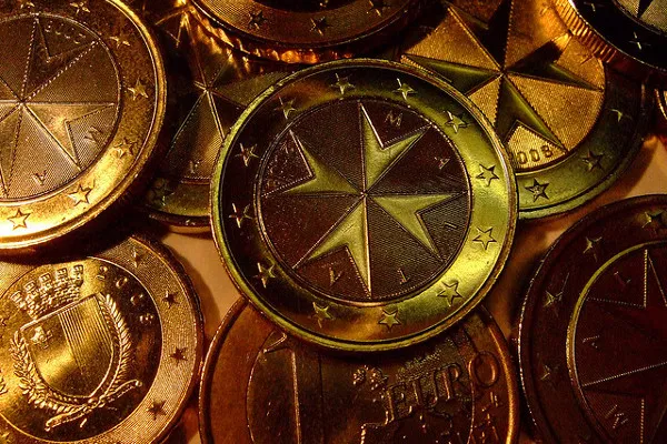 Maltańskie monety euro z krzyżem maltańskim