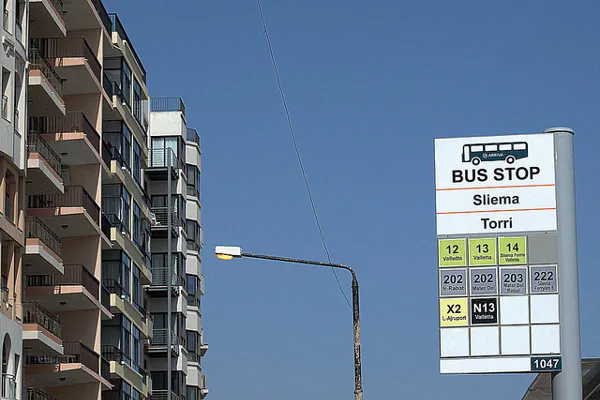 Przystanek autobusowy w mieście Sliema