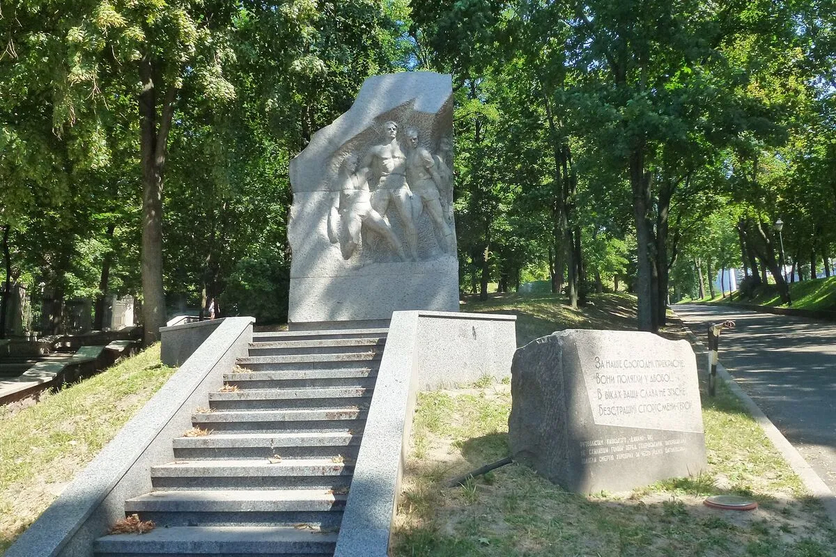 Pomnik piłkarzy kijowskiego Dynama – uczestników „Meczu Śmierci” – w Kijowie