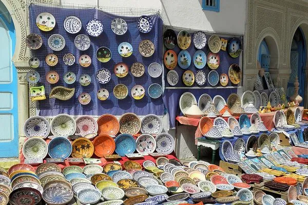 Stoisko z wyrobami ceramicznymi w Medynie
