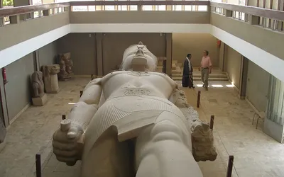 Gigantyczny posąg Ramzesa II, Memfis