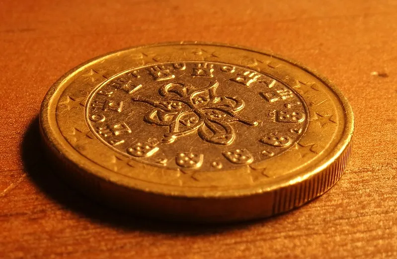 1 euro przedstawia sowę, która jest symbolem mądrości Ateny