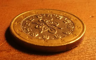 Grecka moneta 1 euro z sową, symbolem mądrości Ateny