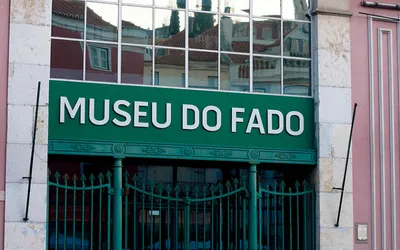 Wejście do Muzeum Fado w lizbońskiej Alfamie