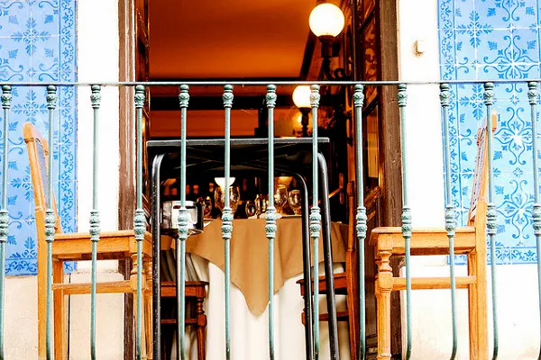 W środku dnia większość restauracji jest nieczynna