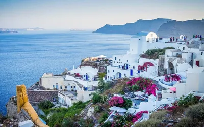 Widok na urokliwe domki w Oia