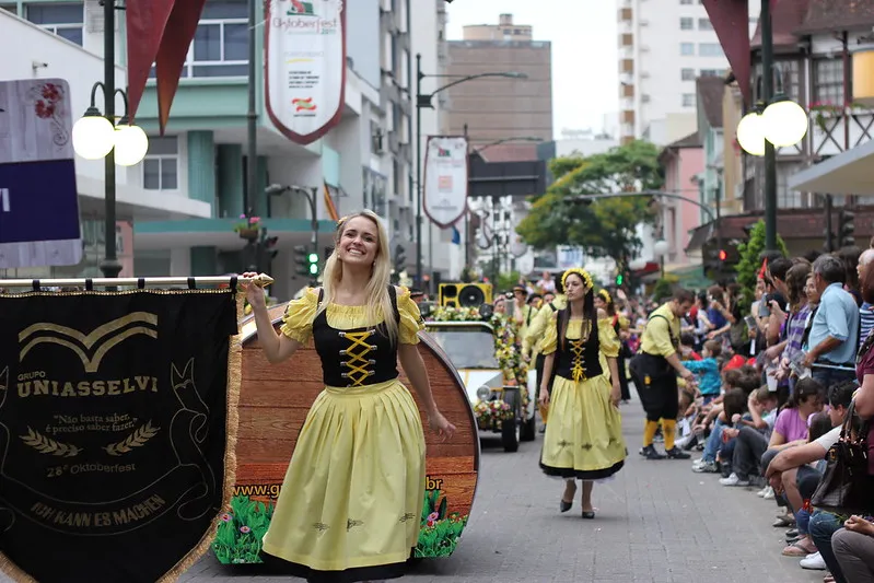 Oktoberfest jest dzisiaj największym ludowym festynem na świecie