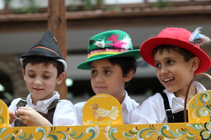 Oktoberfest to coś więcej niż piwna uczta, do udziału w festiwalu coraz częściej zachęcane są także rodziny z dziećmi oraz seniorzy