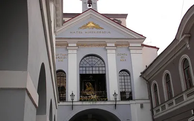 Ostra Brama w Wilnie z kaplicą Matki Boskiej Ostrobramskiej