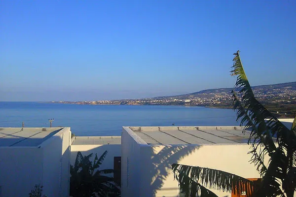 Widok na morze z ośrodka Theo Sunset Bay Holiday Village w pobliżu Pafos