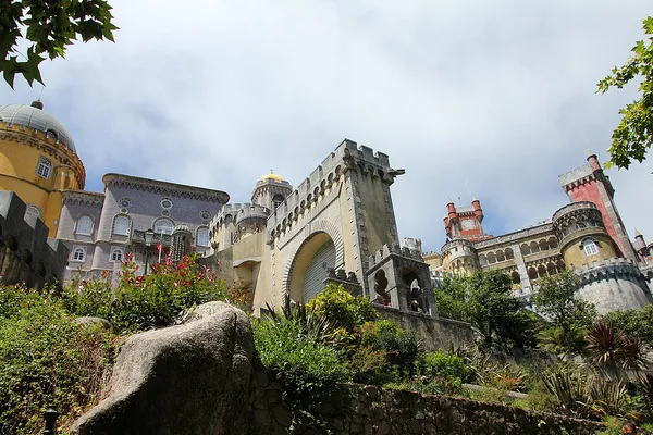 Pena National Palace jest jednym z symboli Portugalii