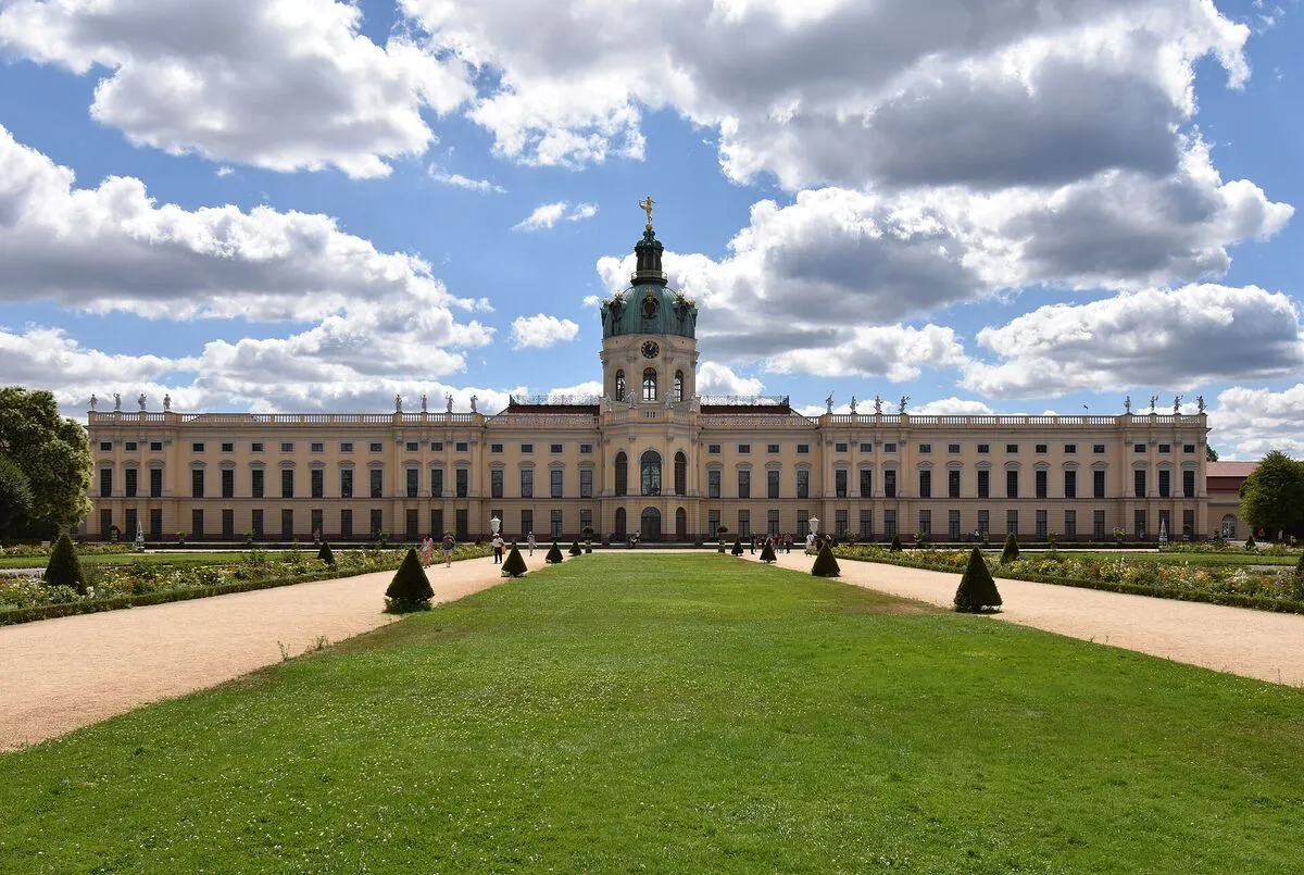 Pałac Charlottenburg z ogrodem od strony południowej