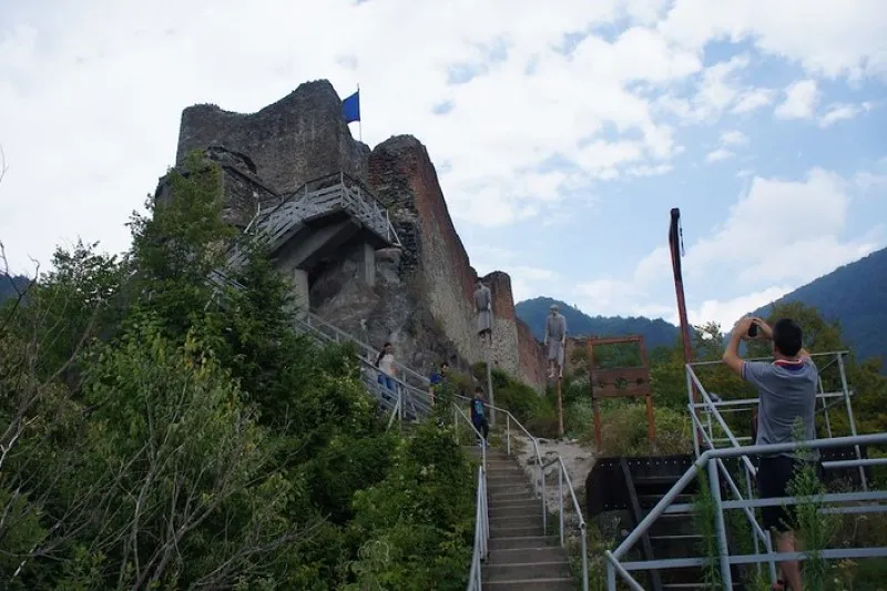 Zamek Poenari – prawdziwa (choć nieco mniej efektowna) siedziba Drakuli