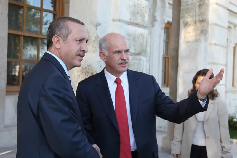 Turecki polityk i ekonomista Recep Tayyip Erdogan (po lewej)