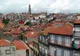 Widok na kolorowe kamienice Starego Miasta w Porto nad rzeką Douro