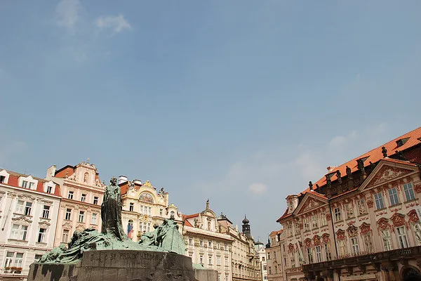 Most Karola po zachodzie słońca