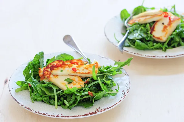 Ser halloumi najlepiej smakuje z grilla
