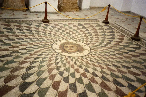 Jedna z licznych mozaik w Muzeum Archeologicznym
