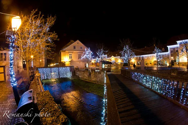 Tonący w świątecznych lampkach Samobor