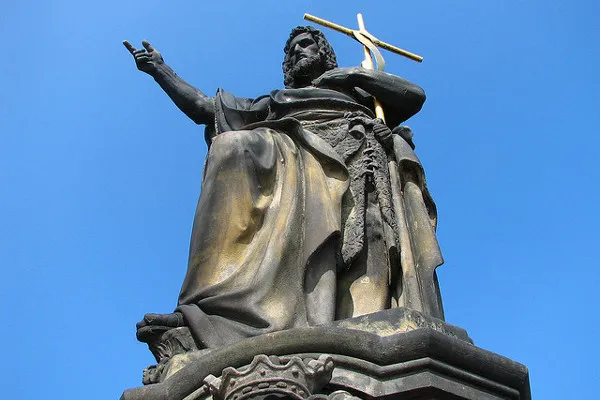 Jedna z 30 figur świętych na Moście Karola w Pradze