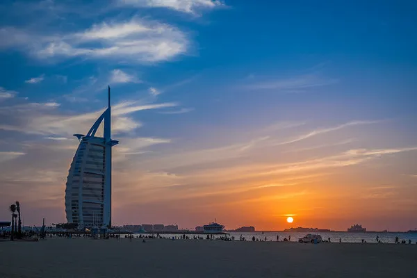 Hotel Burdż al-Arab w kształcie żagla