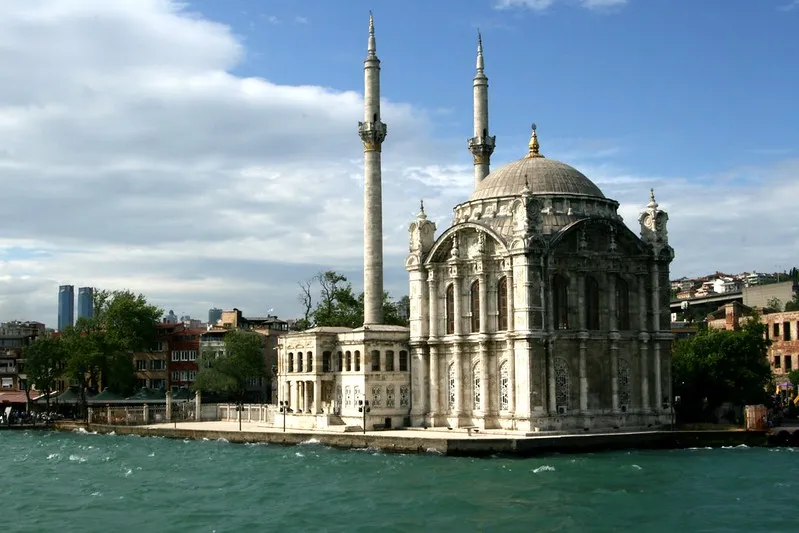 Meczet Ortaköy nad Bosforem w Stambule