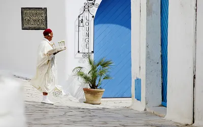 Biało-niebieskie domy Sidi Bou Said pod Tunisem