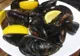 Midye dolma – mule faszerowane ryżem, podane z cytryną
