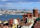 Panorama Stambułu nad Złotym Rogiem z ceglanym gmachem greckiego liceum w dzielnicy Balat