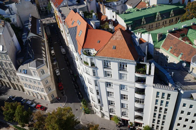 Jedna ze staromiejskich uliczek Wiednia