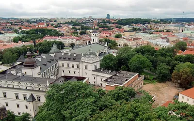 Widok z Góry Zamkowej na Pałac Wielkich Książąt Litewskich i dachy Wilna