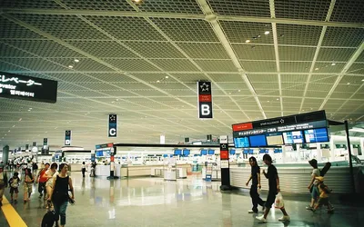 Hala odlotów w terminalu 1 lotniska Narita pod Tokio