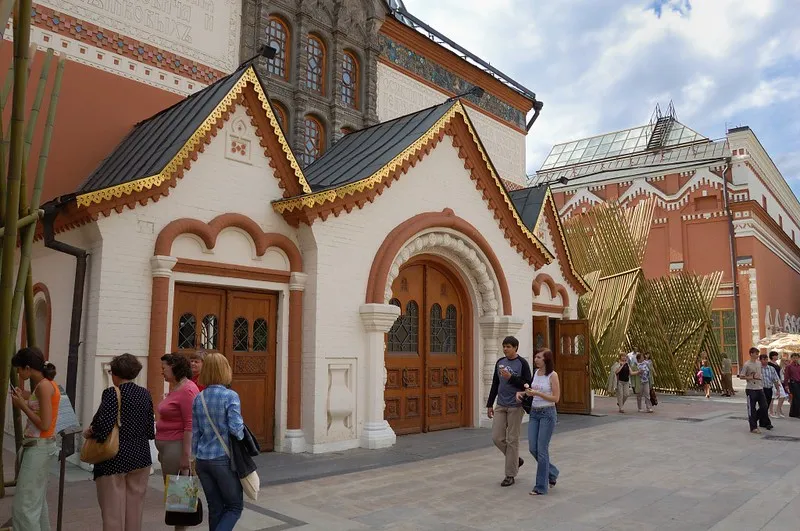 Wejście do Galerii Tretiakowskiej w Moskwie, gdzie wiszą obrazy Wrubla