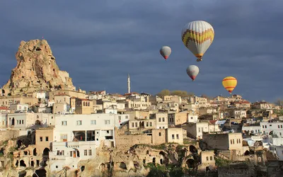 Balony nad Kapadocją i skalny zamek Ortahisar