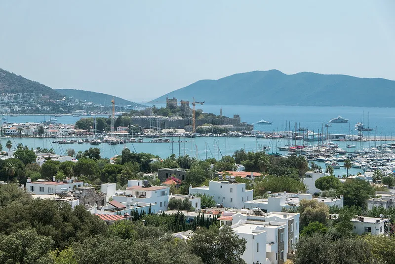 Widok na zatokę i zabudowę Bodrum
