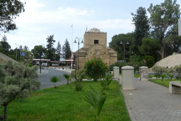 Widok na bramę Kyrenia