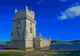 Kamienna Torre de Belém nad brzegiem Tagu w słoneczny dzień