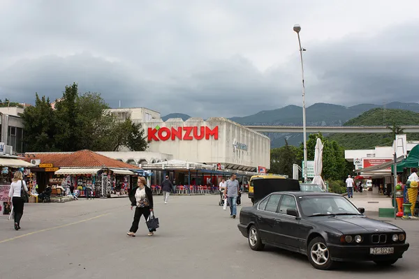 Popularną siecią marketów w Chorwacji jest Konzum