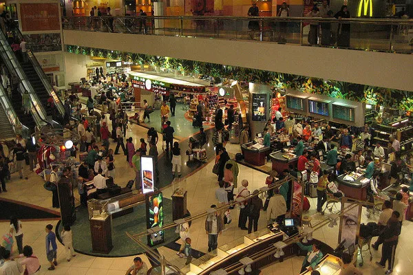 Centra handlowe w Dubaju czynne są zazwyczaj 7 dni w tygodniu
