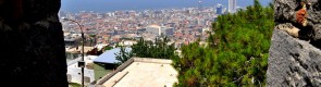 Wzgórze i zamek Kadifekale w Izmirze