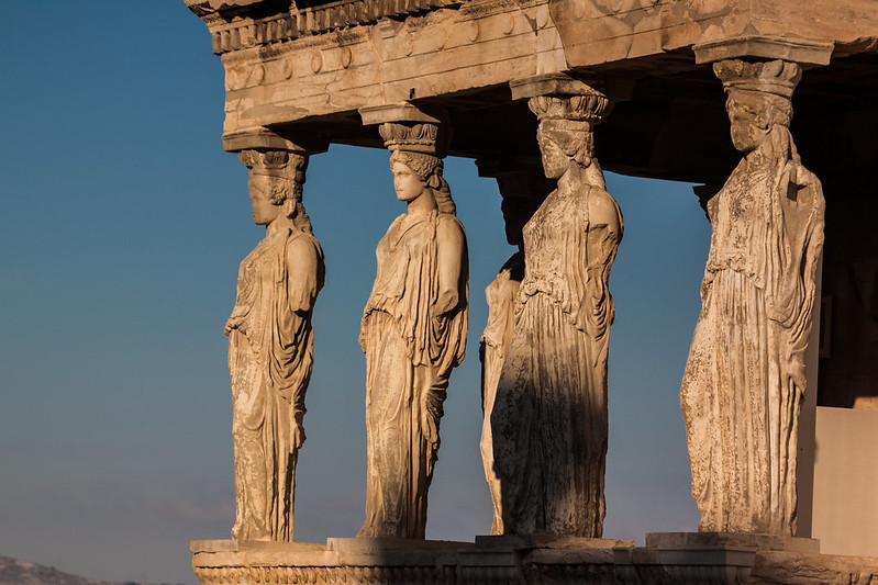 Ateny | Kariatydy w świetle zachodzącego słońca – takie widoki tylko w Atenach!