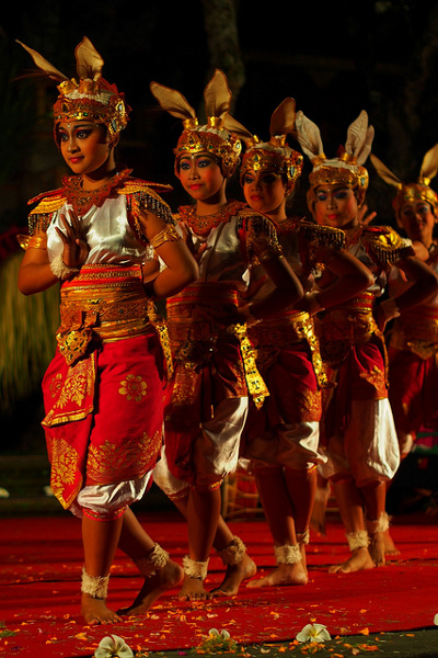 Bali | Pokaz tradycyjnego tańca zobaczyć można m.in. w Ubud i Denspasar 
