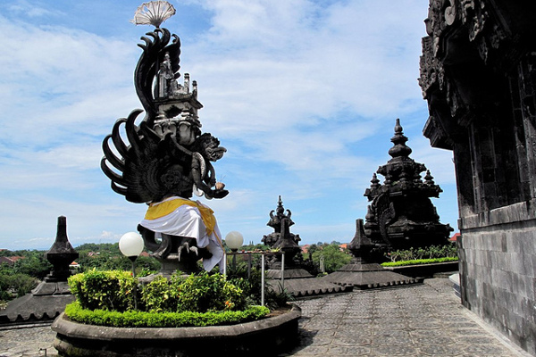 Bali | W stolicy Bali znajduje się wiele pięknych świątyń