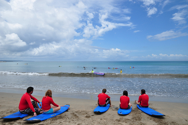 Bali | Jedną z największych atrakcji kurortu są doskonałe warunki do surfowania