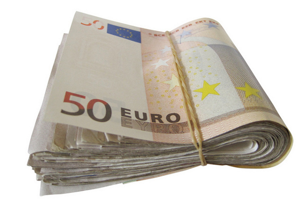 Berlin | Banknoty euro mają wartość: 5, 10, 20, 50, 100, 200 oraz 500 
