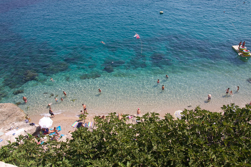 Chorwacja | Plaża Banje jest jedną z najpiękniejszych plaż w Chorwacji