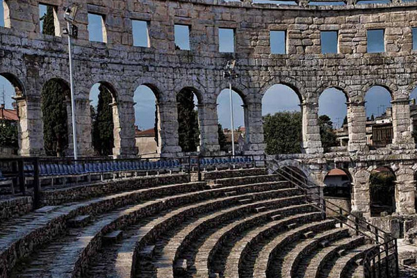Chorwacja | Wewnątrz amfiteatru