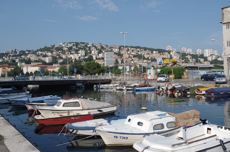 Chorwacja | Rijeka to wspaniałe krajobrazy w postaci górskich zboczy, schodzących wprost do morza