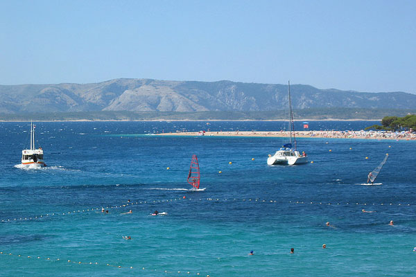 Chorwacja | Ze względu na korzystne wiatry, licznie przybywają tu miłośnicy sportów wodnych