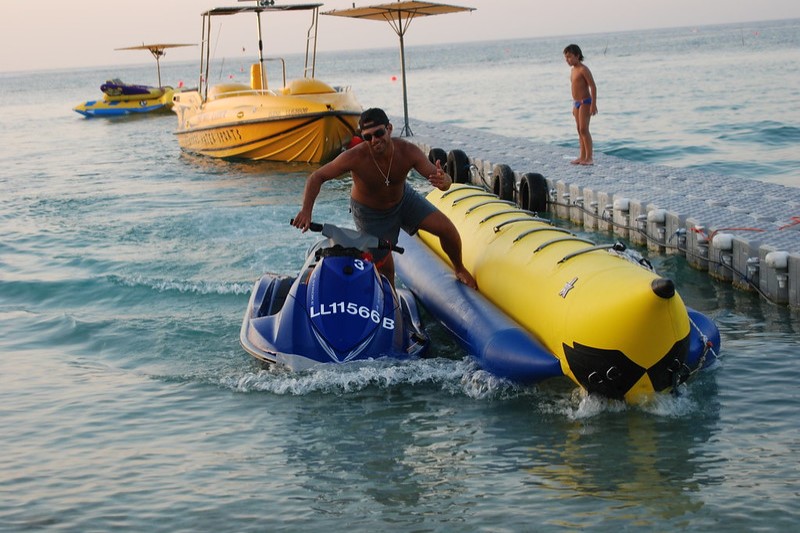 Cypr | Podczas Kataklysmos organizowane są pokazy sportów wodnych
